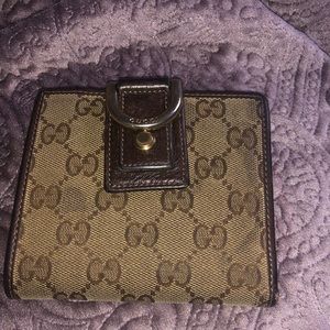 Gucci wallet. A bit dirty. Only used a few times.